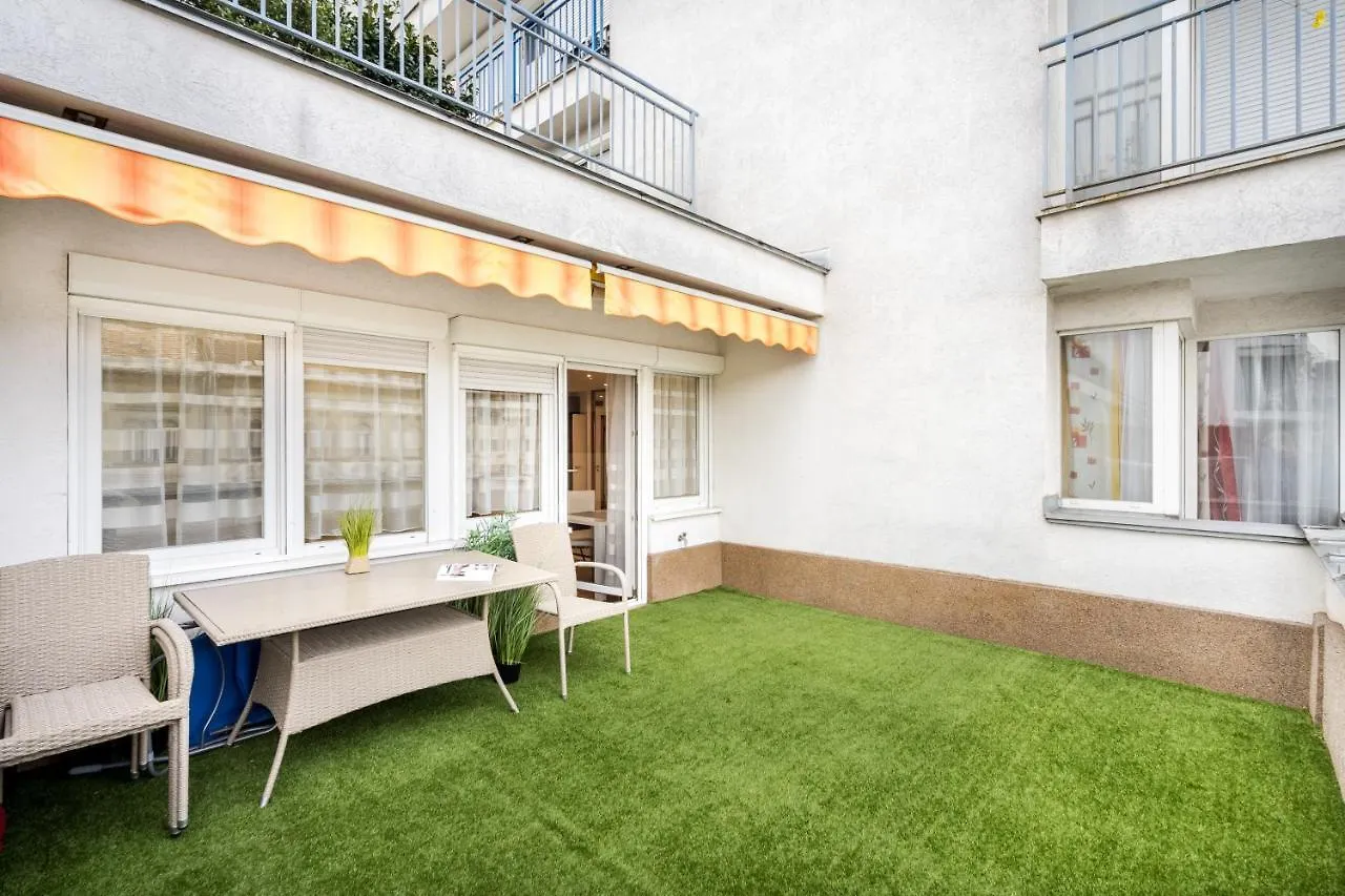 Bpr Garay Suite With Rooftop Terrace & A/C Budapest Apartment