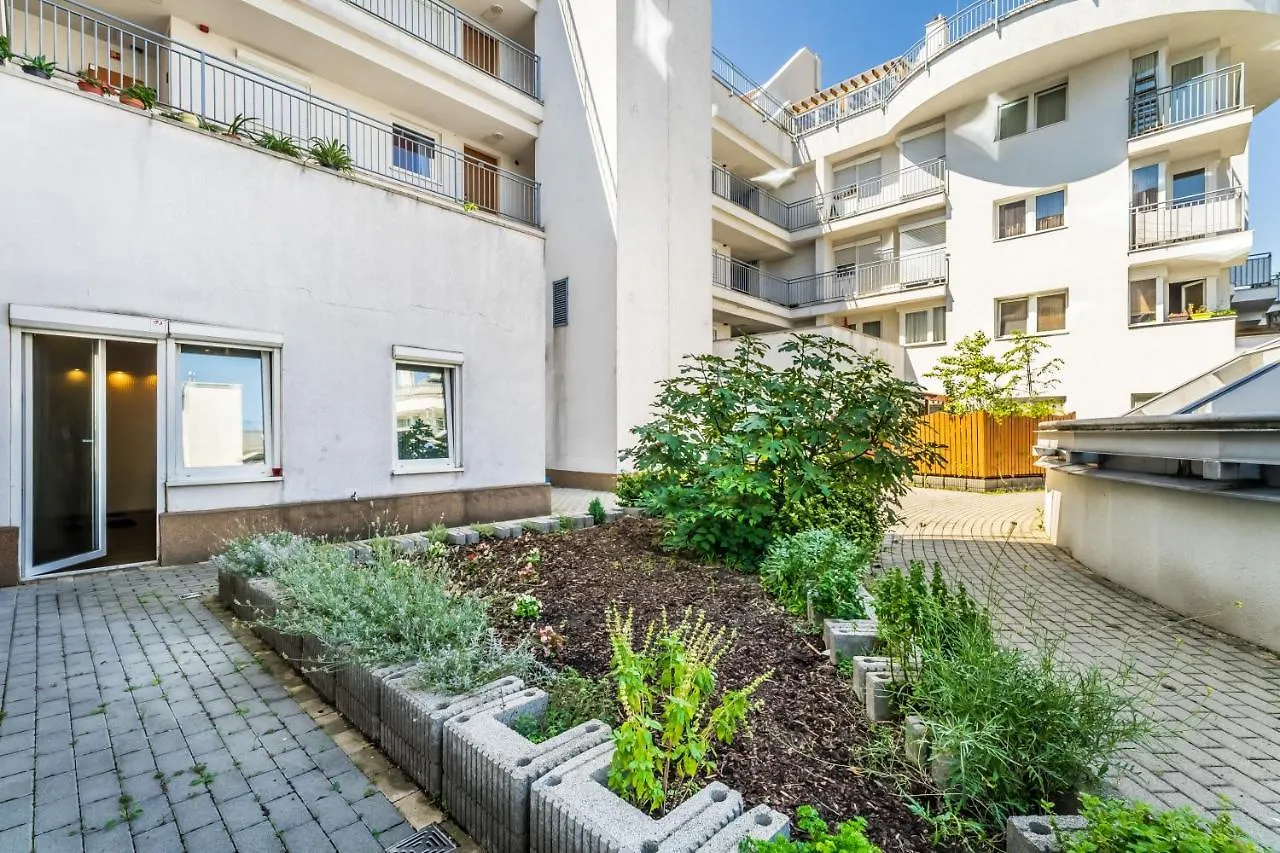 Bpr Garay Suite With Rooftop Terrace & A/C Budapest Apartment